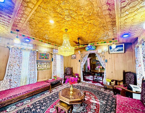 Houseboat New world, Забронировать Гостевой дом Сринагар Jammu & Kashmir Ski