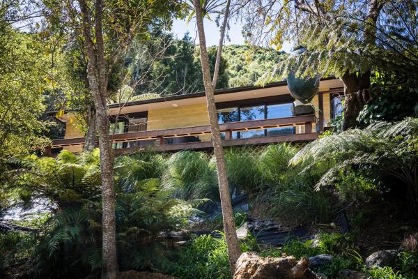 Maitai Whare Iti - Adventure Cabins & House, Забронировать Мини-отель Мини-отели Top of the South, Мини-отель