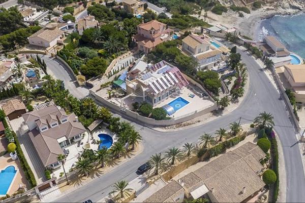 4bed Villa Sleeps 8- Pool, Garden, Bbq, Near Beach