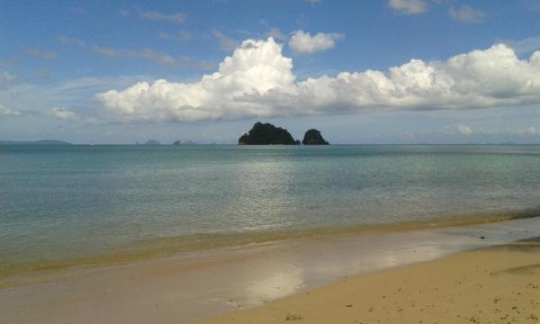 Lom Lae Beach Resort