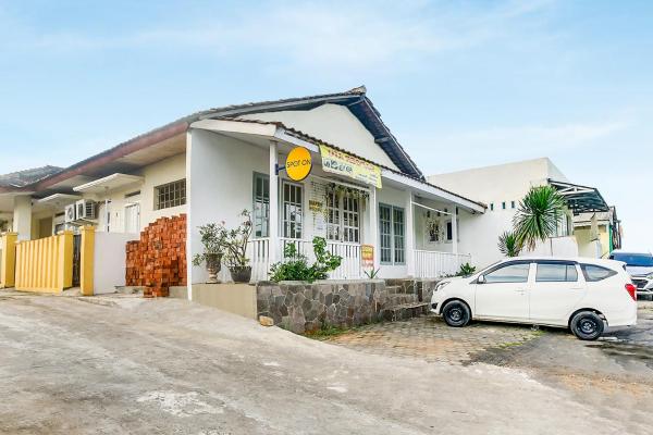 OYO Life 90896 Griya Atu Syariah