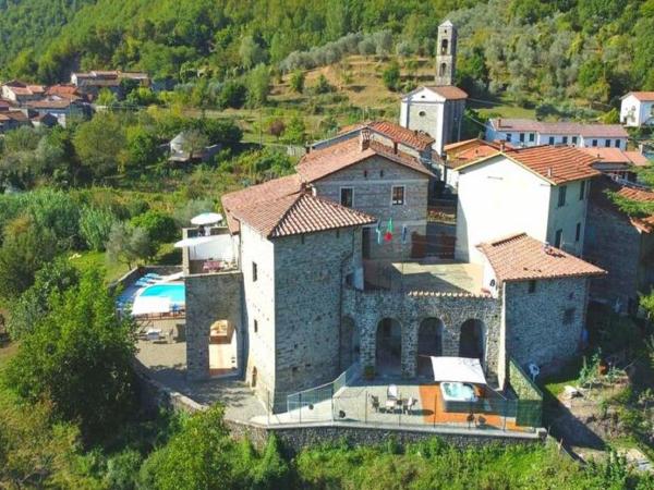 Flat with heated hot tub and shared pool
