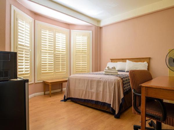Youth Hostel Central & Hotel