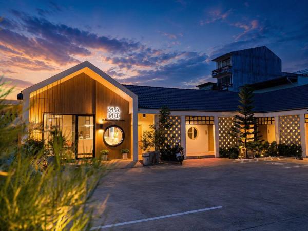 Mani Ranong Hotel
