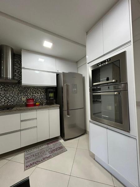 Apartamento beira-mar com piscina
