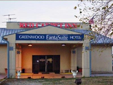 Red Carpet Inn & FantaSuite Hotel