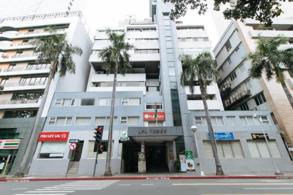 RedDoorz Premium near Greenbelt Makati