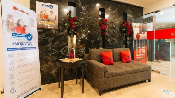 RedDoorz Premium near Greenbelt Makati