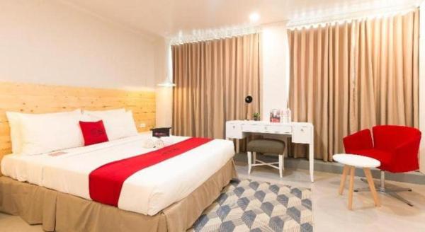 RedDoorz Premium near Greenbelt Makati