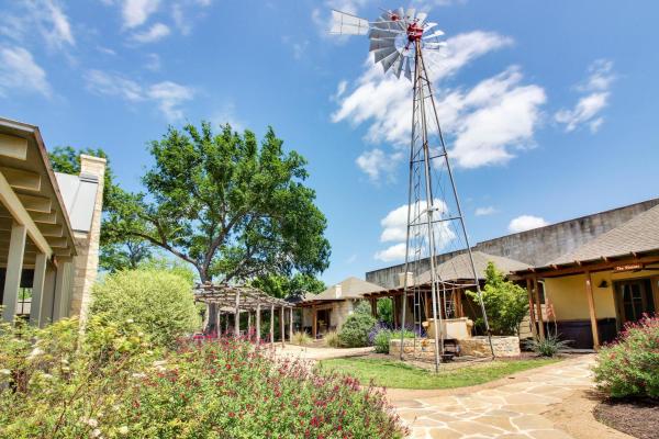 Wine Country Cottages on the Main