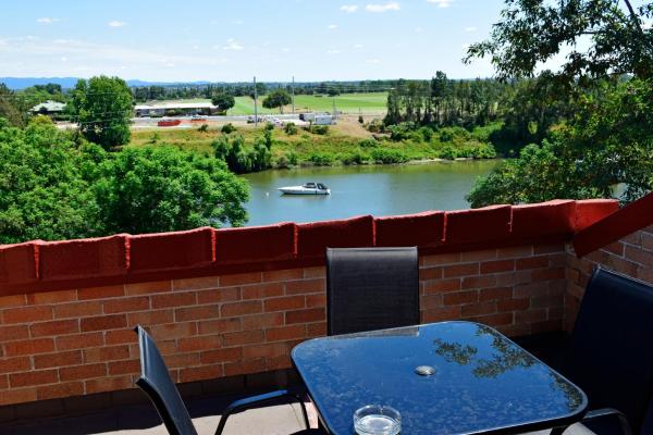 Windsor River View Inn