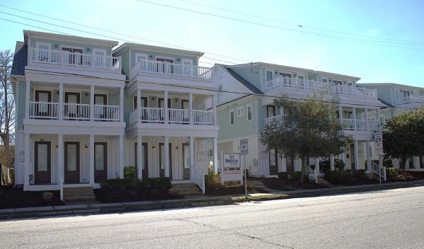 404A The Hilltop House