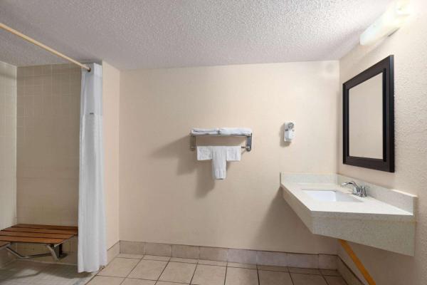 Super 8 by Wyndham Fort Mitchell Cincinnati Area