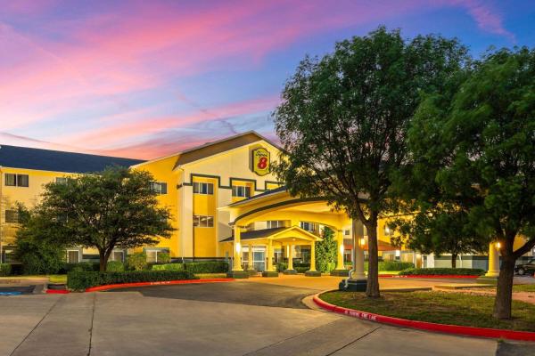Super 8 by Wyndham Lubbock West