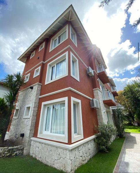 Valeria House Apart