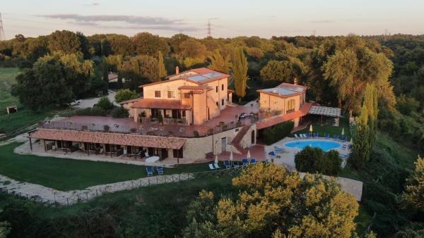 Agriturismo Podere S. Croce, Забронировать Загородный дом Отели Монтемерано с бассейном, Бассейн