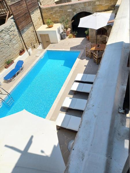 Vrakas House