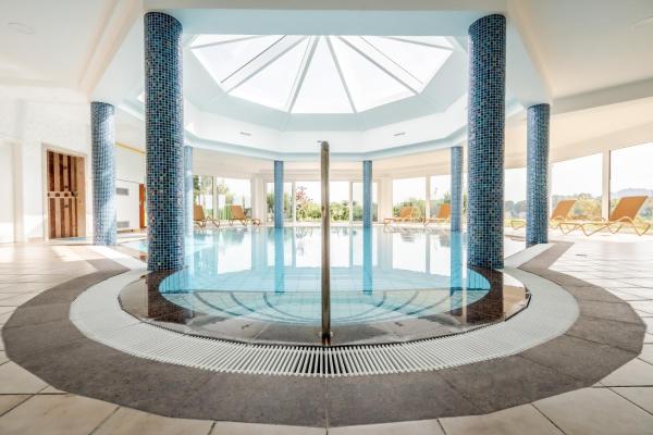 Hotel Römerstein, Забронировать Отель Отели Фюрстенфельд с бассейном, Бассейн