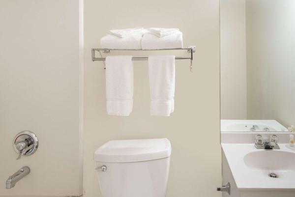 Days Inn & Suites Groton