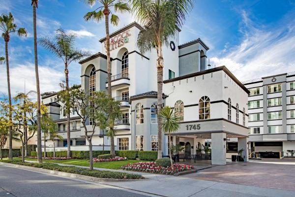 Peacock Suites