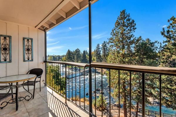 Bend Riverside Condos Near Downtown Bend