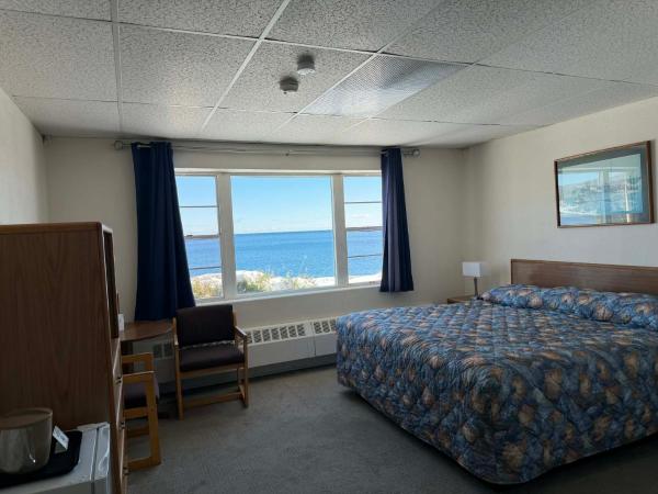 The Shoreline Inn
