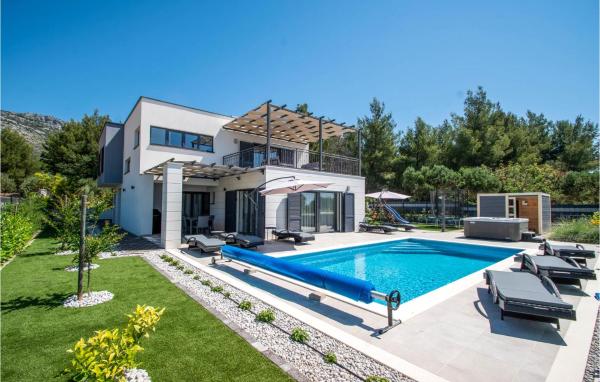 Cozy Home In Orebic With Jacuzzi, Забронировать Дом для отпуска СПА-отели Pelješac, SPA-услуги