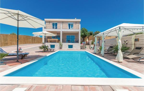 Awesome Home in Pakostane With 3 Bedrooms, Wifi and Outdoor Swimming Pool