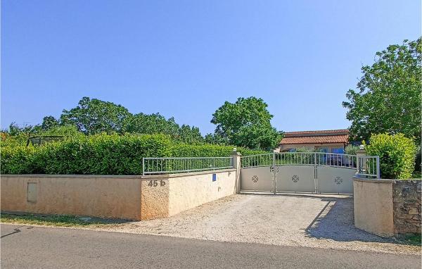 2 Bedroom Stunning Home In Sisan