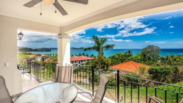 Elegant Oceanview Condo with Spacious Open-Concept Floor Plan and Inviting Beach Design