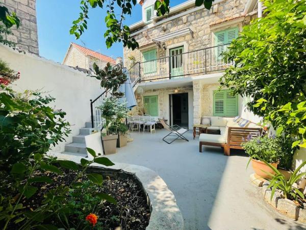 Villa Seget Donji