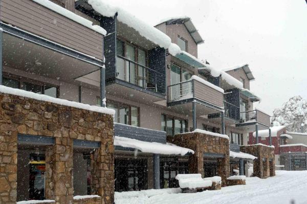 Nanook Thredbo Squatters Run