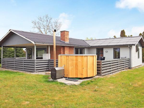 8 person holiday home in Otterup-By Traum