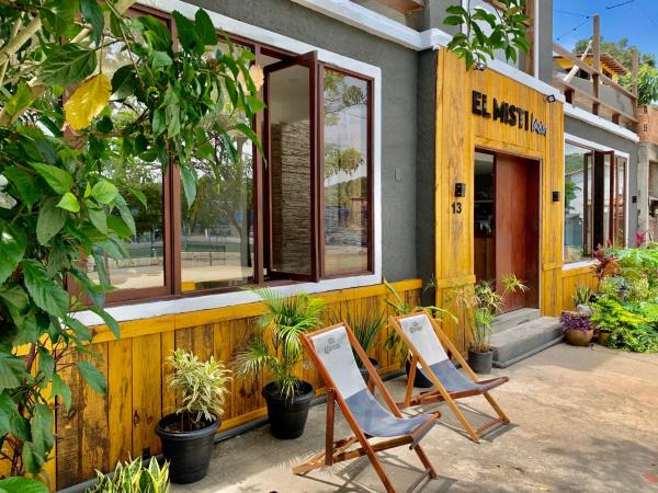Casa Yellow Búzios Hostel