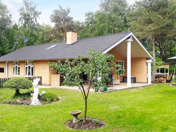 4 person holiday home in Hadsund