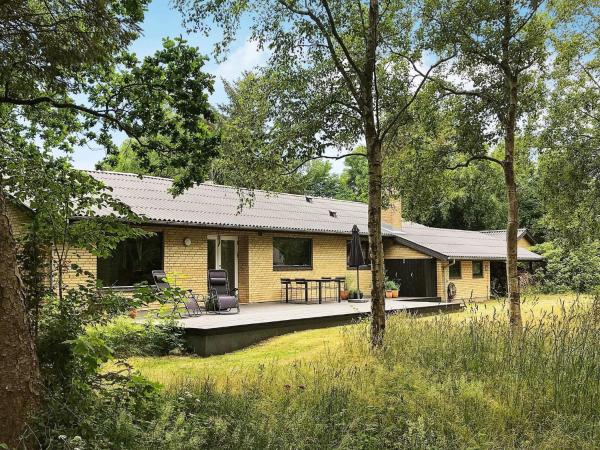 Tranquil Fishing Retreat-by Traum