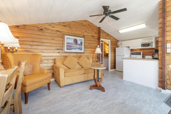 The Cedarwood Inn & Suites
