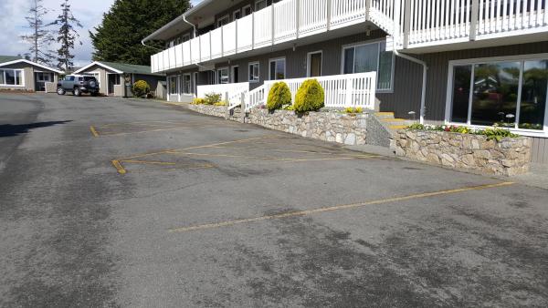 The Cedarwood Inn & Suites