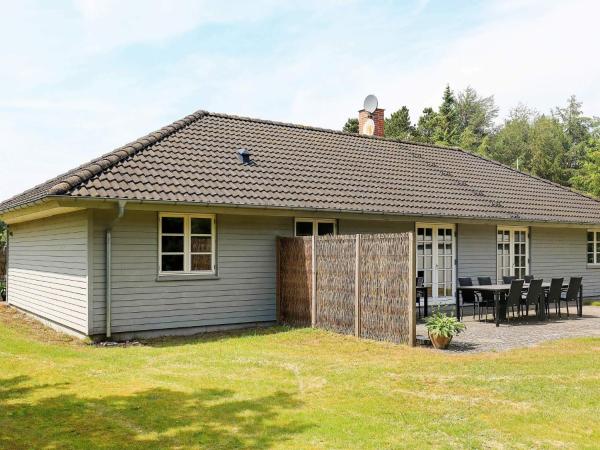 12 person holiday home in Hals-By Traum