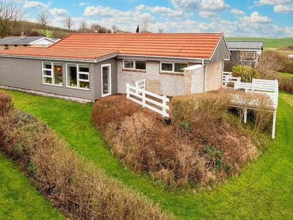 6 Person Holiday Home in Broager-by Traum