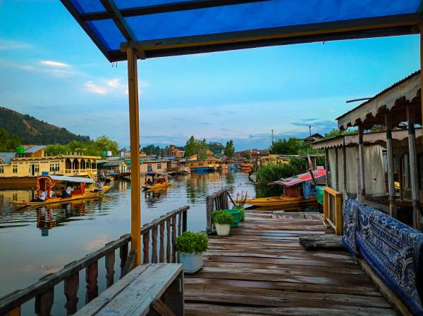 Houseboat In Dallake