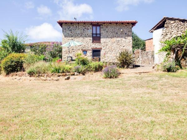 Farmhouse in Castrotañe with Terrace