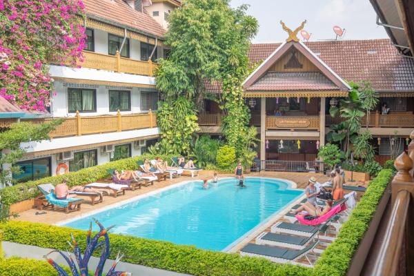 Collection O Khu Mueang near Tha Phae Gate formerly Lai Thai Guesthouse