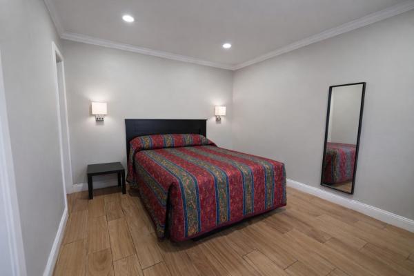 Carlton Motel