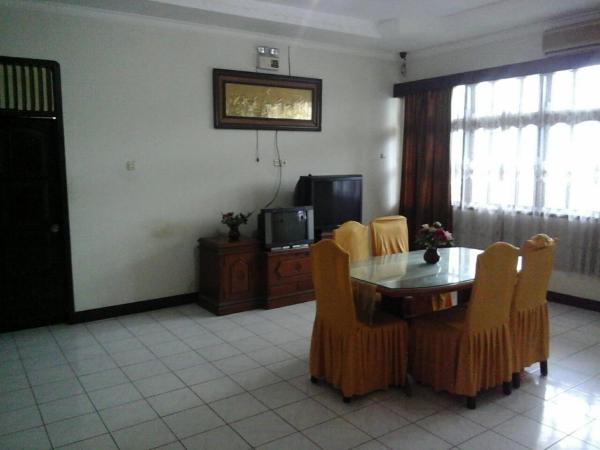 OYO 2703 Hotel Transit 1