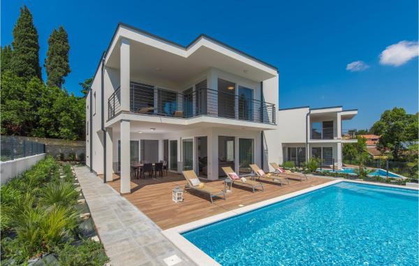 Beautiful Home in Premantura With 4 Bedrooms, Wifi and Outdoor Swimming Pool