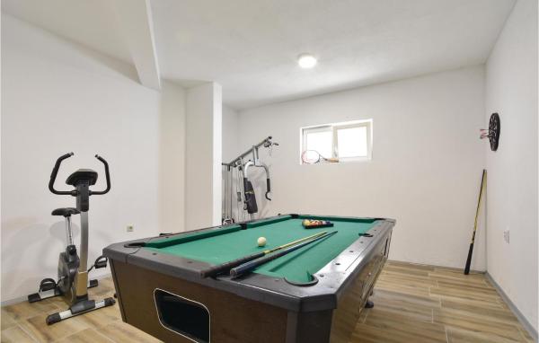 Nice Home In Zrnovnica-Split With Sauna