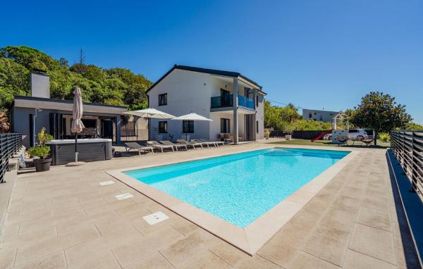 Beautiful Home In Imotski, Забронировать Дом для отпуска СПА-отели Dalmatian Zagora, SPA-услуги