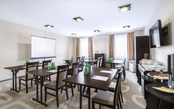 Hotel Picaro Żarska Wieś Południe A4 kierunek Polska