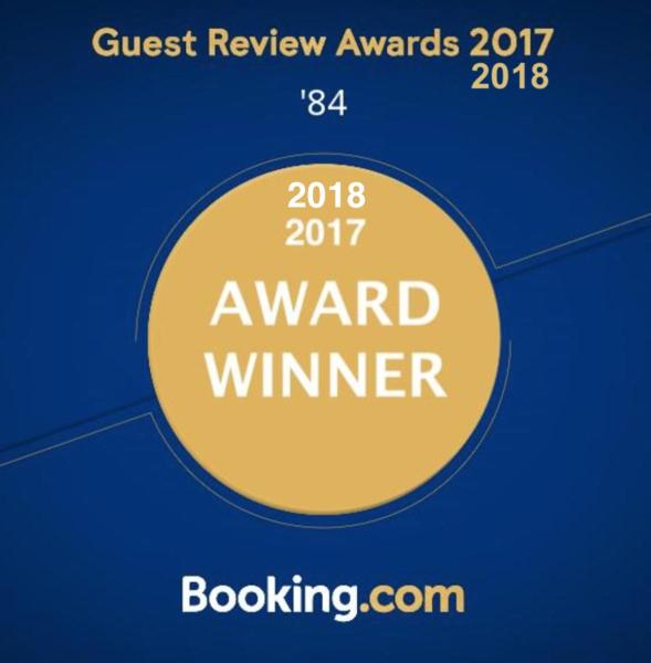 The 84 Hotel ( River Queen )
